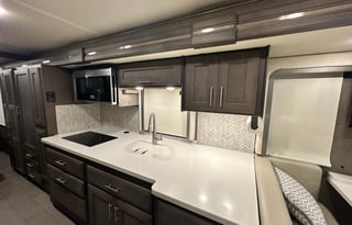 2022 Thor Palazzo 33.6 Diesel Class A