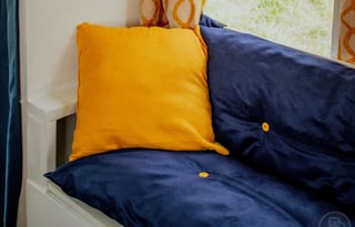 Couple & Bestie Adventure Bus - Cozy and Spacious