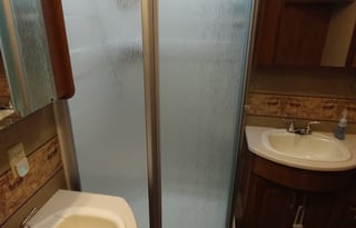 Luxury RV with new upgraded power captains chairs!