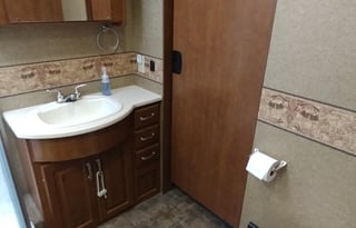 Luxury RV with new upgraded power captains chairs!