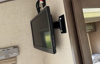 Lightweight R-Pod  Easy to Tow, Slide-Out Sleeps 4