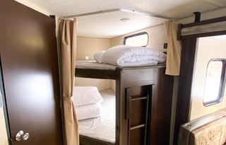 Cherokee Gray - sleeps 6 w/pvt queen & bunks