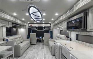 2023 Fleetwood RV Discovery 38W