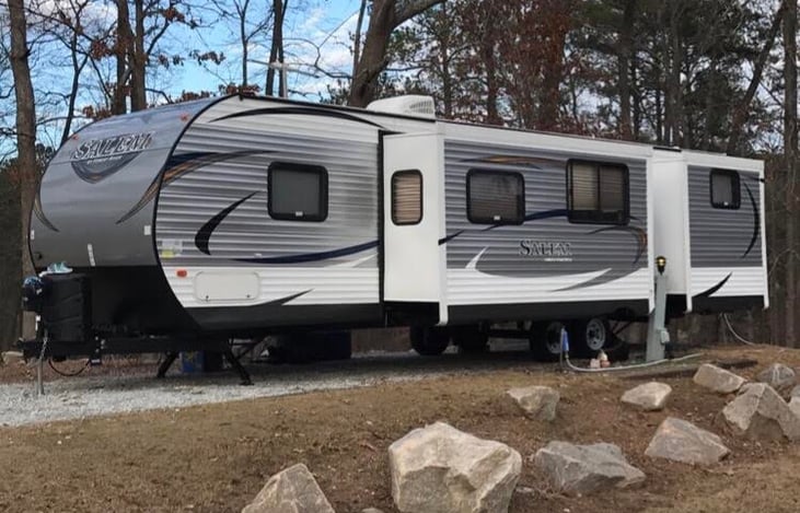 Large bunkhouse family travel trailer that sleeps 10+ | RVshare