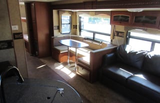 Roomy Bunkhouse with full outdoor kitchen