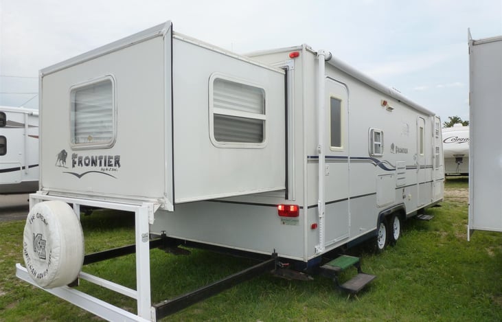 Nice Travel Trailer. Sleeps up to 10. | RVshare