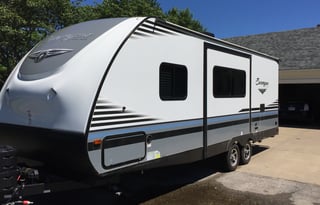 2017 Surveyor 245 BHS   Delivery available. Generator available.