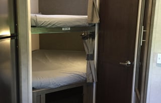 2017 Surveyor 245 BHS   Delivery available. Generator available.