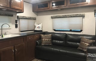 AGA 2 -	2017 Jayco Jay Flight SLX 245RLSW