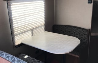 2015 Jayco 264BHW - Easy to Tow! Family Friendly!