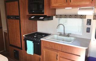 2015 Jayco 264BHW - Easy to Tow! Family Friendly!