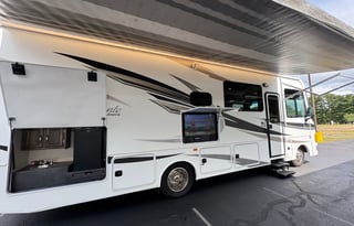 The Glamp Champ - Luxury on Wheels