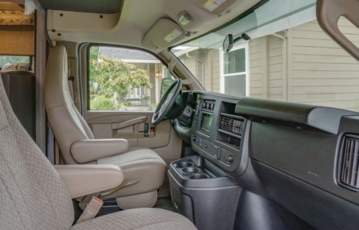 Comfortable seats with arm rests.