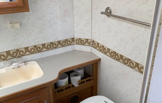 COMFORT HAVEN Class C 26’ - Sleeps 6