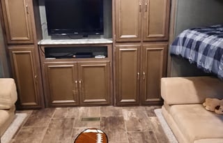 Family friendly with HUGE Bunkroom!!