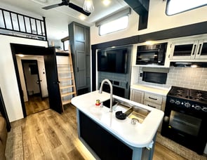 Forest River RV Puma Destination 421LFT