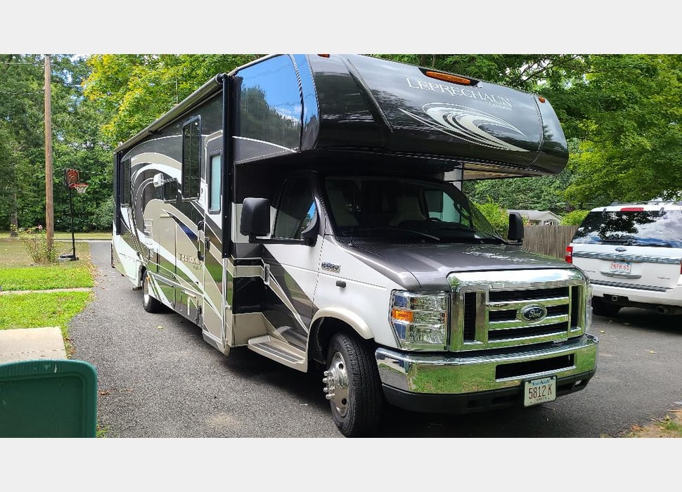 Class C Motor Home rentals in Agawam