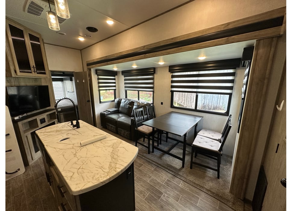 Fifth Wheel rentals in Camden Wyoming