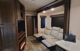 The Lakeside Lodge 35ft Toy Hauler XLR Hyperlite