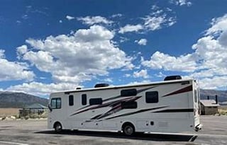 BRAND NEW 2021 Fleetwood RV Flair 35R