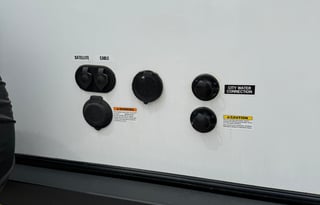 Easy Luxury Getaway! King Bed!