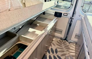 Pop Top Camper Van | Sleeps 4 | Easy Drive