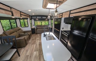 Outback: Chef's kitchen, King bed, 3 slides, Solar