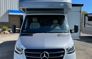 2021 Winnebago Navion 24D