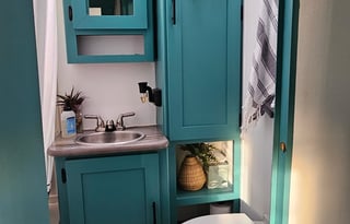 Annabel Lee, Pet Friendly