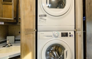 Luxury Class A W/Bunks 1.5 Baths Washer/Dryer