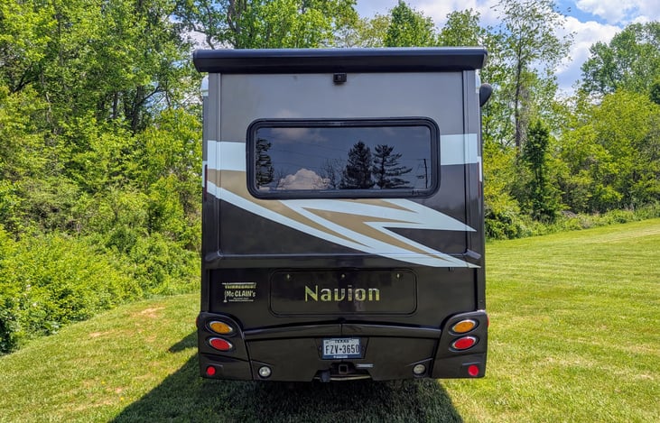 Well-built Winnebago Class C RV on the Mercedes Sprinter chassis with 2 slide outs.