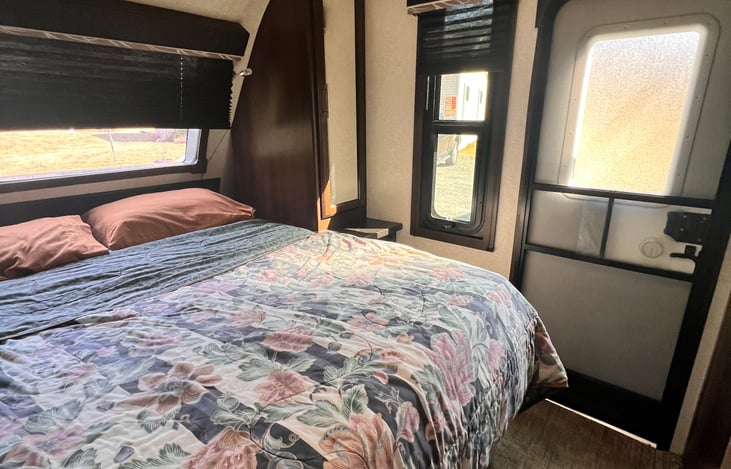 Full bedroom with private entrance from the outside and a door entry from the main cabin. 2 side windows with a large viewing window over the bed for nighttime star gazing.