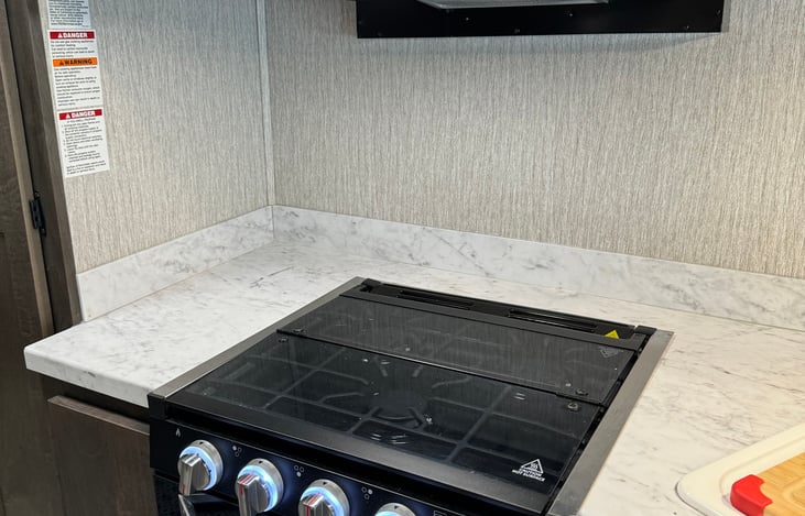 Gas cooktop and full gas oven
