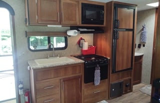 2017 Prime Time RV Avenger ATI 26BBS