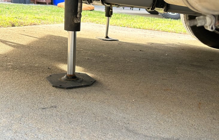 BigFoot hydraulic system to stabilize RV when stationary.