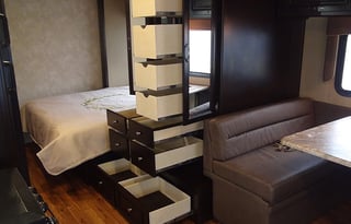 Brand New and easy to drive - Rosanante!