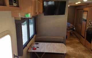 Class A - 2016 Windsport 29M - has everything