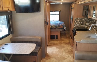 Class A - 2016 Windsport 29M - has everything