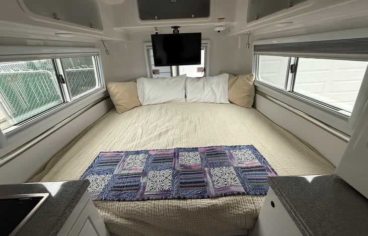 Large and Comfy Bed. No setup required.