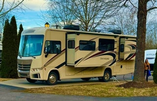 "Right Size" Class A. Sleeps 7 & Easy to Drive