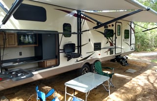 2017 with 2 sliders and outdoor kitchen