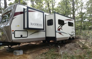 2017 with 2 sliders and outdoor kitchen