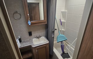 ALL SEASON-2019 Coachmen Legacy Edition Sleeps 10!