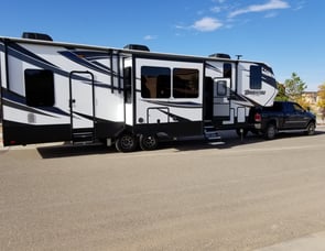 Grand Design Momentum M-Class 350M