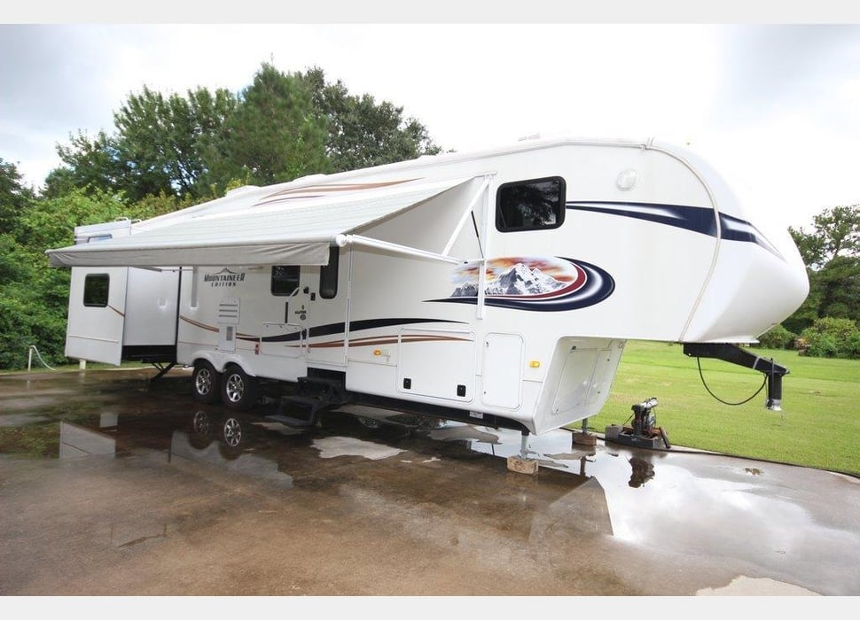 Fifth Wheel rentals in Ticonderoga