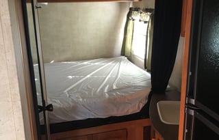 28' Keystone Energy Camper