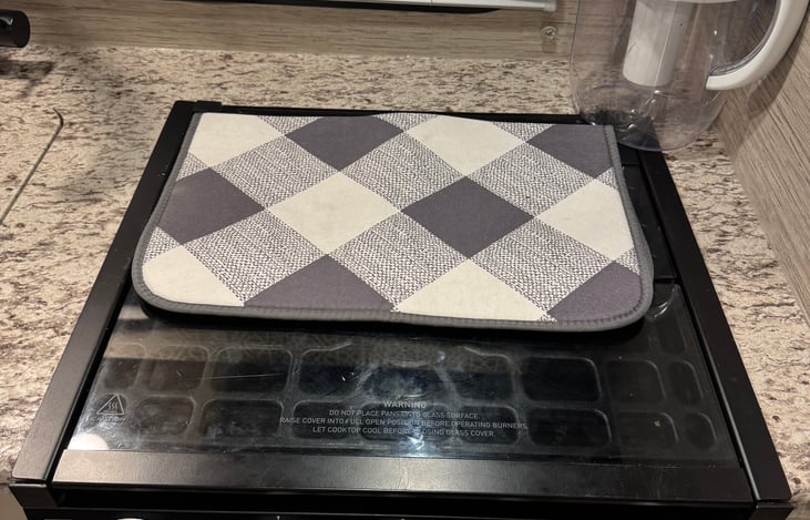 Stove with oven and drying dish pad