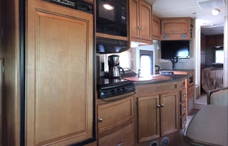 Luxury RV Sleeps 8,  WINNEBAGO Access Premier 31'