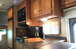 Luxury RV Sleeps 8,  WINNEBAGO Access Premier 31'