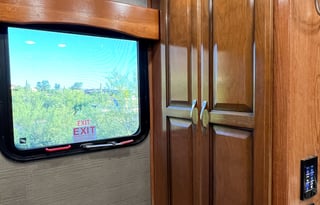 Fully Stocked Diesel w/2 Baths, King + Bunks